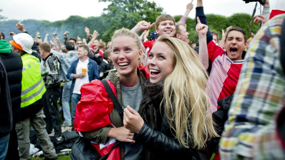 Të rinjtë danez vuajnë nga lumturia e tepërt