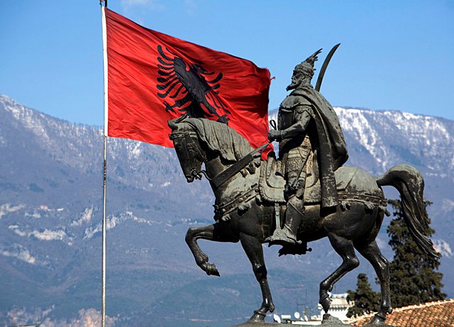 1001 arsye për të mos i thënë mirupafshim Shqipërisë