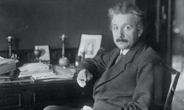 Albert Einstein tregon pesë mësimet themelore për jetën