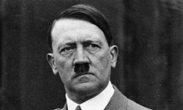 Pse Hitleri hoqi vetëm një pjesë të mustaqeve?