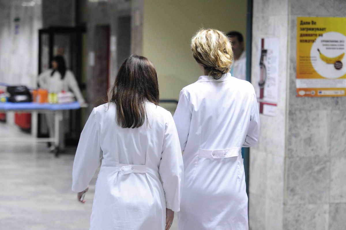 Mbi 300 mjekë shqiptarë janë shpërngulur nga Maqedonia