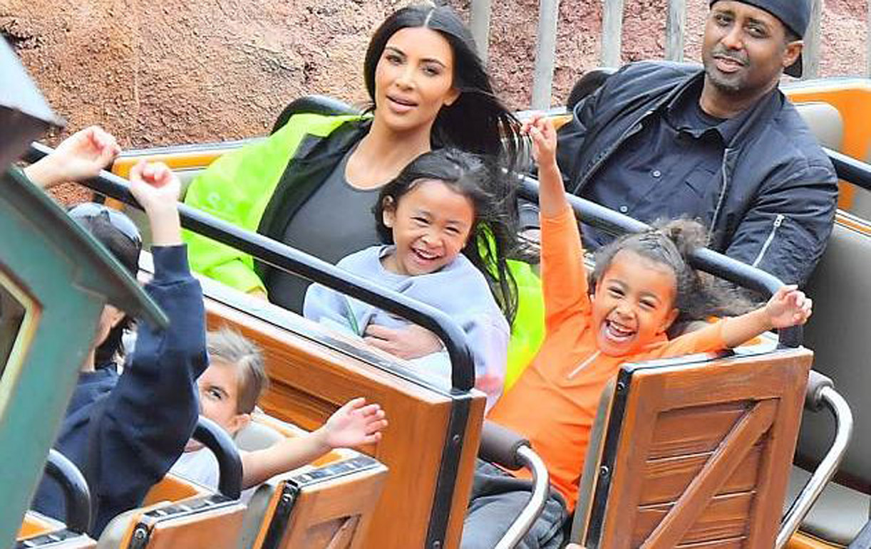 Kim Kardashiani në Disneyland me fëmijët
