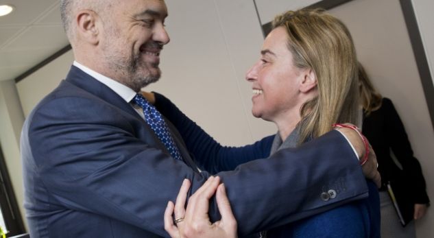 Mogherini kërkon hapje të negociatave për Shqipërinë