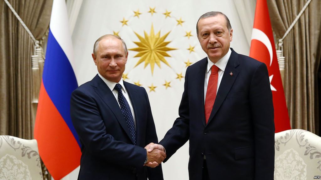 Putin-Erdogan marrëveshje për Sirinë, tërhiqen armatimet e rënda
