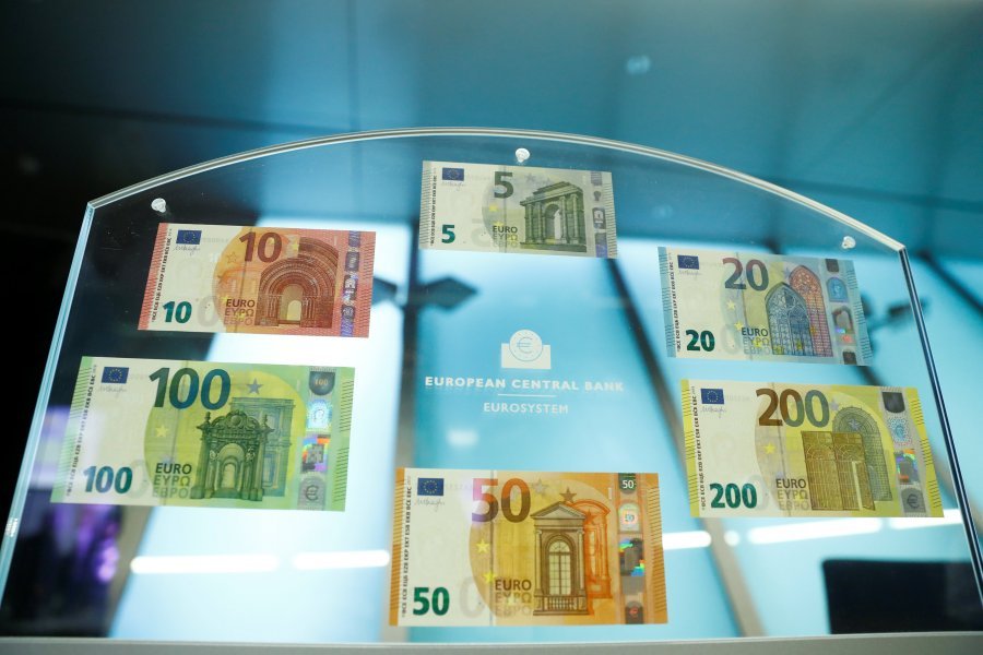 Prezantohen bankënotat e reja 100 dhe 200 euroshe