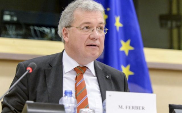 Eurodeputeti gjerman për politikanët shqiptarë: Korrupsioni nuk luftohet nga të korruptuarit