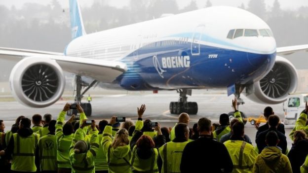 Avioni më i madh/ Boeing 777X realizon fluturimin e parë