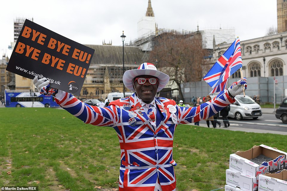 Britanikët shkëputen nga BE, festa e “çmendur” në rrugët e vendit