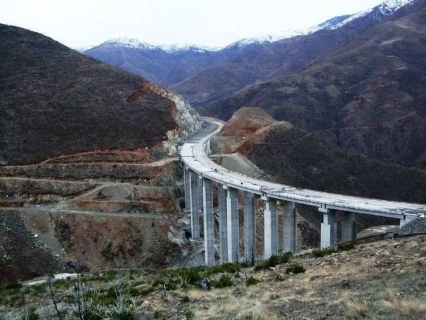 Përfundon ura më e lartë në Ballkan,në rrugën e Arbrit