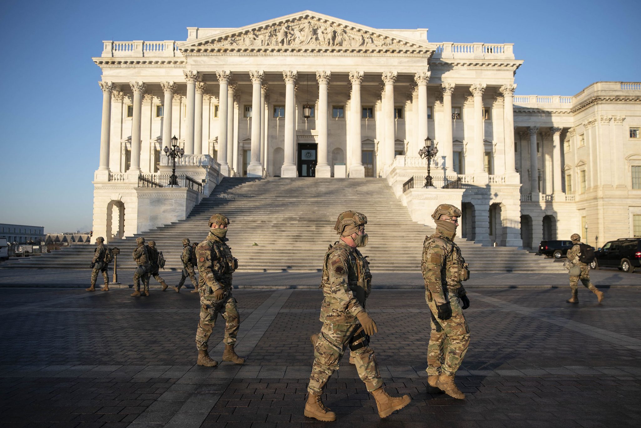 Debati për shkarkimin e Trump,ushtria rrethon Kongresin