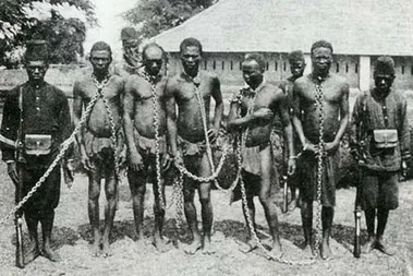 Franca ende nuk ka paguar për krimet e kryera në Afrikë