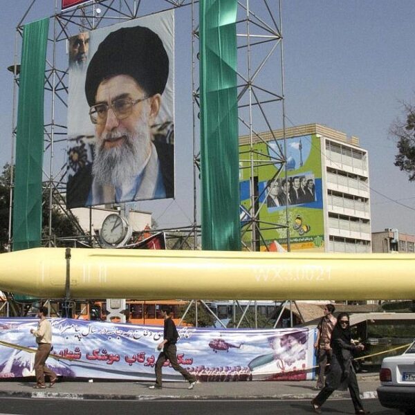 Irani paralajmëron nisjen e prodhimit të bombave bërthamore