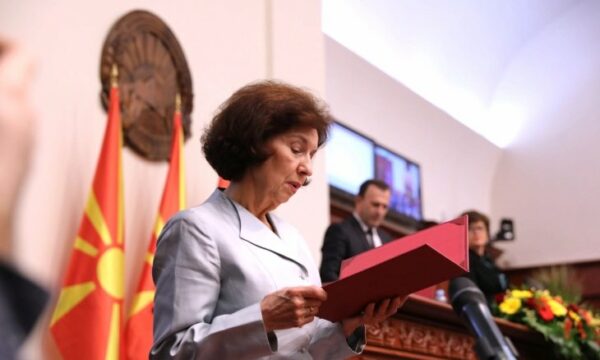 BE i reagon Siljanovskës që iu referua shtetit të saj si “Maqedoni”